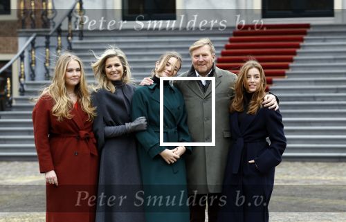 Den Haag 22 december 2023
Fotouurtje met Koning Willem Alexander Koningin Maxima Prinses Amalia Prinses Alexia Prinses Ariane en hun hondje Mambo bij Huis ten Bosch .