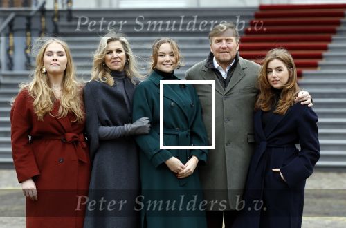 Den Haag 22 december 2023
Fotouurtje met Koning Willem Alexander Koningin Maxima Prinses Amalia Prinses Alexia Prinses Ariane en hun hondje Mambo bij Huis ten Bosch .