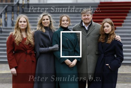 Den Haag 22 december 2023
Fotouurtje met Koning Willem Alexander Koningin Maxima Prinses Amalia Prinses Alexia Prinses Ariane en hun hondje Mambo bij Huis ten Bosch .