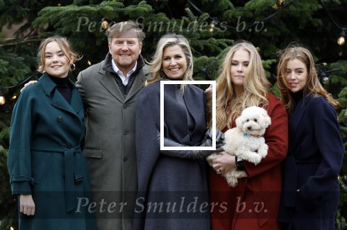 Den Haag 22 december 2023
Fotouurtje met Koning Willem Alexander Koningin Maxima Prinses Amalia Prinses Alexia Prinses Ariane en hun hondje Mambo bij Huis ten Bosch .