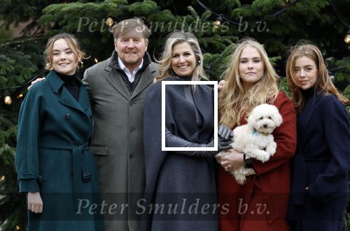 Den Haag 22 december 2023
Fotouurtje met Koning Willem Alexander Koningin Maxima Prinses Amalia Prinses Alexia Prinses Ariane en hun hondje Mambo bij Huis ten Bosch .
