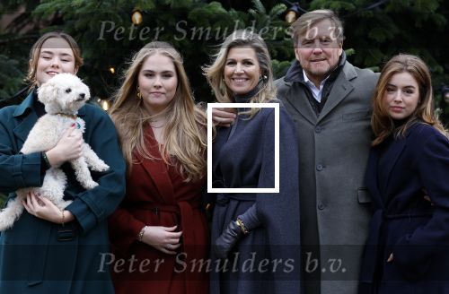 Den Haag 22 december 2023
Fotouurtje met Koning Willem Alexander Koningin Maxima Prinses Amalia Prinses Alexia Prinses Ariane en hun hondje Mambo bij Huis ten Bosch .