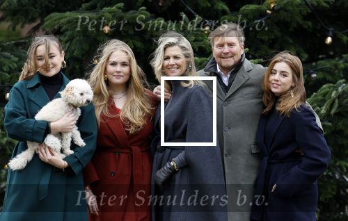 Den Haag 22 december 2023
Fotouurtje met Koning Willem Alexander Koningin Maxima Prinses Amalia Prinses Alexia Prinses Ariane en hun hondje Mambo bij Huis ten Bosch .