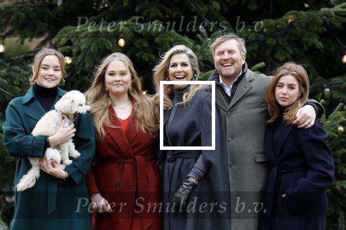 Den Haag 22 december 2023
Fotouurtje met Koning Willem Alexander Koningin Maxima Prinses Amalia Prinses Alexia Prinses Ariane en hun hondje Mambo bij Huis ten Bosch .