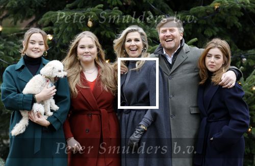 Den Haag 22 december 2023
Fotouurtje met Koning Willem Alexander Koningin Maxima Prinses Amalia Prinses Alexia Prinses Ariane en hun hondje Mambo bij Huis ten Bosch .