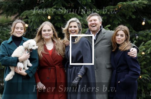 Den Haag 22 december 2023
Fotouurtje met Koning Willem Alexander Koningin Maxima Prinses Amalia Prinses Alexia Prinses Ariane en hun hondje Mambo bij Huis ten Bosch .