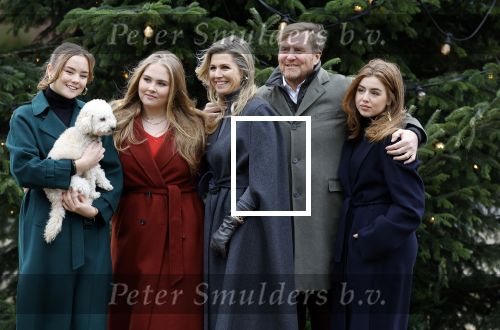 Den Haag 22 december 2023
Fotouurtje met Koning Willem Alexander Koningin Maxima Prinses Amalia Prinses Alexia Prinses Ariane en hun hondje Mambo bij Huis ten Bosch .
