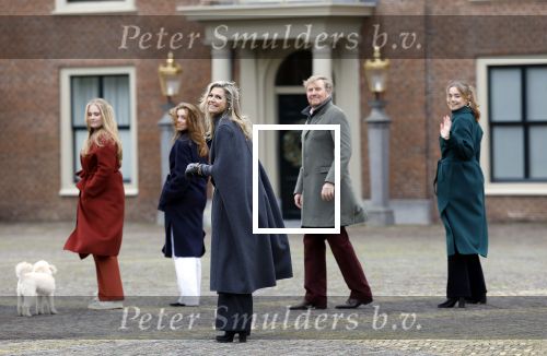 Den Haag 22 december 2023
Fotouurtje met Koning Willem Alexander Koningin Maxima Prinses Amalia Prinses Alexia Prinses Ariane en hun hondje Mambo bij Huis ten Bosch .