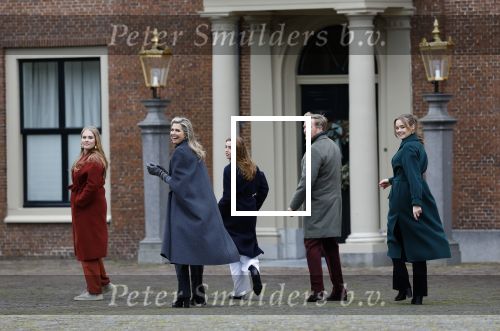 Den Haag 22 december 2023
Fotouurtje met Koning Willem Alexander Koningin Maxima Prinses Amalia Prinses Alexia Prinses Ariane en hun hondje Mambo bij Huis ten Bosch .