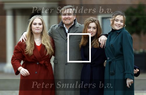 Den Haag 22 december 2023
Fotouurtje met Koning Willem Alexander Koningin Maxima Prinses Amalia Prinses Alexia Prinses Ariane en hun hondje Mambo bij Huis ten Bosch .