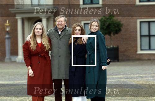 Den Haag 22 december 2023
Fotouurtje met Koning Willem Alexander Koningin Maxima Prinses Amalia Prinses Alexia Prinses Ariane en hun hondje Mambo bij Huis ten Bosch .