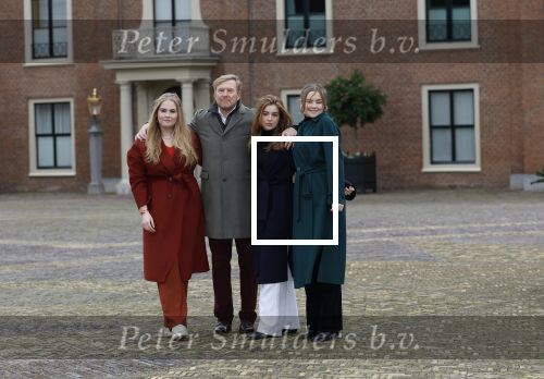 Den Haag 22 december 2023
Fotouurtje met Koning Willem Alexander Koningin Maxima Prinses Amalia Prinses Alexia Prinses Ariane en hun hondje Mambo bij Huis ten Bosch .