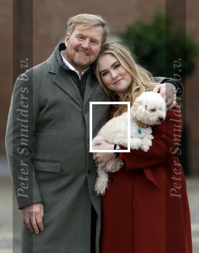 Den Haag 22 december 2023
Fotouurtje met Koning Willem Alexander Koningin Maxima Prinses Amalia Prinses Alexia Prinses Ariane en hun hondje Mambo bij Huis ten Bosch .