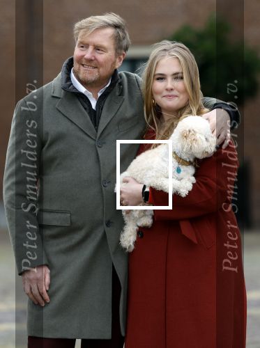 Den Haag 22 december 2023
Fotouurtje met Koning Willem Alexander Koningin Maxima Prinses Amalia Prinses Alexia Prinses Ariane en hun hondje Mambo bij Huis ten Bosch .