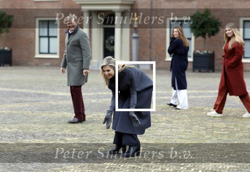Den Haag 22 december 2023
Fotouurtje met Koning Willem Alexander Koningin Maxima Prinses Amalia Prinses Alexia Prinses Ariane en hun hondje Mambo bij Huis ten Bosch .