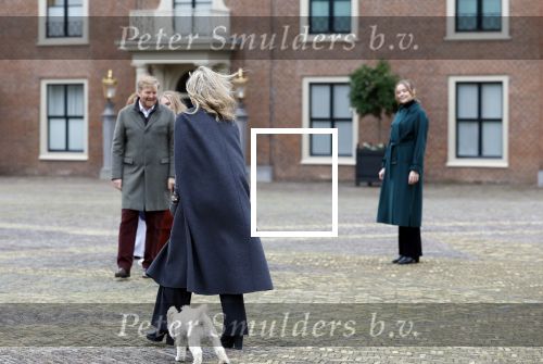Den Haag 22 december 2023
Fotouurtje met Koning Willem Alexander Koningin Maxima Prinses Amalia Prinses Alexia Prinses Ariane en hun hondje Mambo bij Huis ten Bosch .