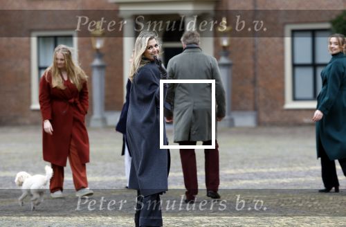 Den Haag 22 december 2023
Fotouurtje met Koning Willem Alexander Koningin Maxima Prinses Amalia Prinses Alexia Prinses Ariane en hun hondje Mambo bij Huis ten Bosch .