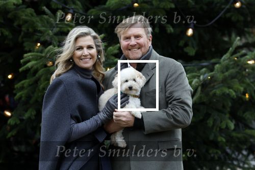 Den Haag 22 december 2023
Fotouurtje met Koning Willem Alexander Koningin Maxima Prinses Amalia Prinses Alexia Prinses Ariane en hun hondje Mambo bij Huis ten Bosch .
