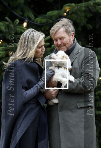 Den Haag 22 december 2023
Fotouurtje met Koning Willem Alexander Koningin Maxima Prinses Amalia Prinses Alexia Prinses Ariane en hun hondje Mambo bij Huis ten Bosch .