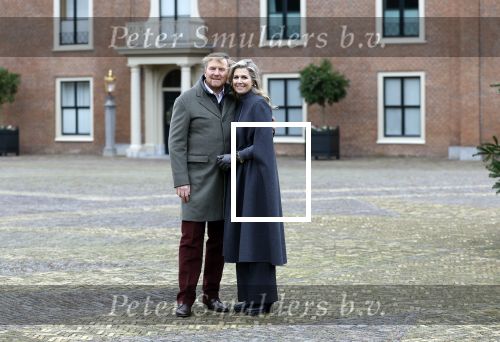 Den Haag 22 december 2023
Fotouurtje met Koning Willem Alexander Koningin Maxima Prinses Amalia Prinses Alexia Prinses Ariane en hun hondje Mambo bij Huis ten Bosch .