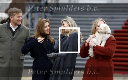 Den Haag 22 december 2023
Fotouurtje met Koning Willem Alexander Koningin Maxima Prinses Amalia Prinses Alexia Prinses Ariane en hun hondje Mambo bij Huis ten Bosch .