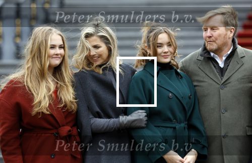 Den Haag 22 december 2023
Fotouurtje met Koning Willem Alexander Koningin Maxima Prinses Amalia Prinses Alexia Prinses Ariane en hun hondje Mambo bij Huis ten Bosch .
