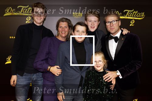 Amsterdam 12 december 2023
Premiere de tata\'s in Tuschinski. Leo Alkemade met vrouw en kinderen
