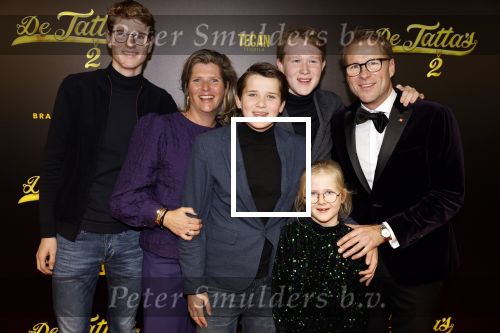 Amsterdam 12 december 2023
Premiere de tata\'s in Tuschinski. Leo Alkemade met vrouw en kinderen