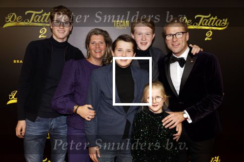Amsterdam 12 december 2023
Premiere de tata\'s in Tuschinski. Leo Alkemade met vrouw en kinderen