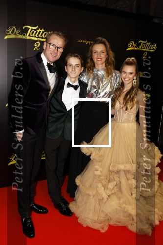 Amsterdam 12 december 2023
Premiere de tata\'s in Tuschinski. Leo Alkemade Leonie ter Braak Sterre Koning en Sem v d Horst