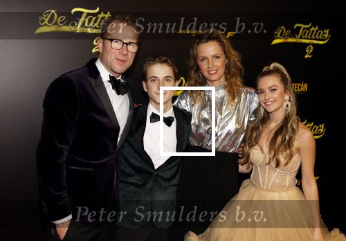 Amsterdam 12 december 2023
Premiere de tata\'s in Tuschinski. Leo Alkemade Leonie ter Braak Sterre Koning en Sem v d Horst