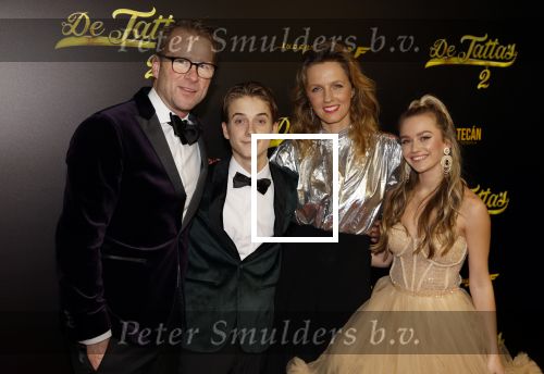 Amsterdam 12 december 2023
Premiere de tata\'s in Tuschinski. Leo Alkemade Leonie ter Braak Sterre Koning en Sem v d Horst