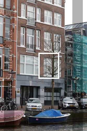 Amsterdam 15 16 17 en 18 december 2023
Lil kleine bij zijn huis op de grachten van Amsterdam.