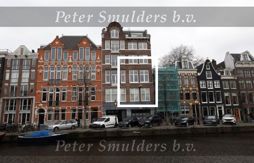 Amsterdam 15 16 17 en 18 december 2023
Lil kleine bij zijn huis op de grachten van Amsterdam.