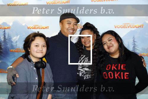 Amsterdam 2 december 2023
Premiere vogelvlucht in Pathe arena .
De cast met oa Floris Gobel Edsilia Rombley Linda Wagemakers Rayen Panday Posy Bakkum Imaani Oosterhuis Karin Bloemen en Thomas Koekkoek