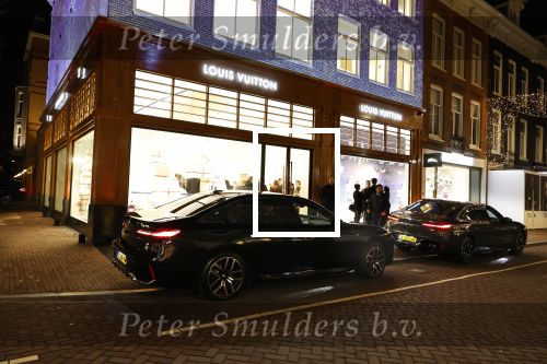 Amsterdam 14 december 2023
Opening van de nieuwe Louis Vuitton winkel op de pc Hooftstraat.
Alle gasten werden met luxe BMW \'s gebracht.