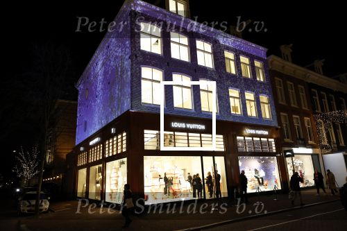 Amsterdam 14 december 2023
Opening van de nieuwe Louis Vuitton winkel op de pc Hooftstraat.
Alle gasten werden met luxe BMW \'s gebracht. Gaite Jansen