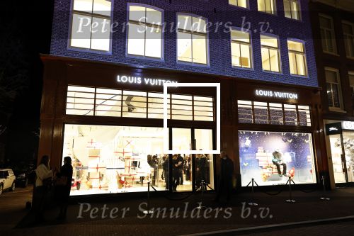 Amsterdam 14 december 2023
Opening van de nieuwe Louis Vuitton winkel op de pc Hooftstraat.
Alle gasten werden met luxe BMW \'s gebracht. Gaite Jansen