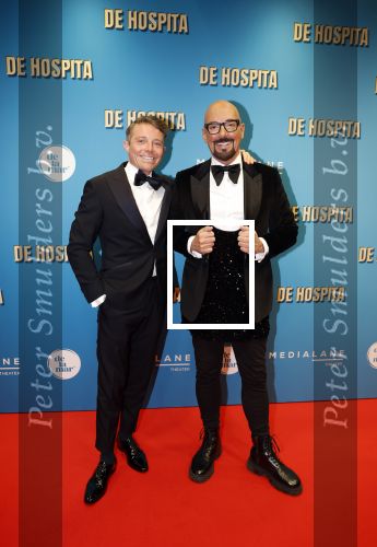 Amsterdam 4 december 2023
Premiere de hospita in het nieuwe delamar theater. maik de Boer met een kennis