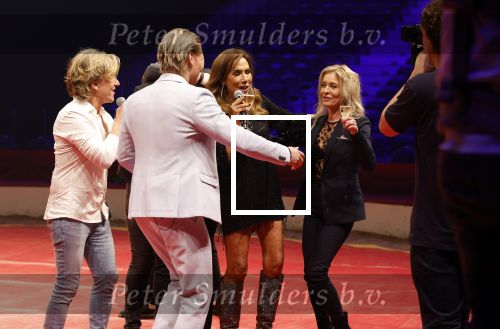 Rotterdam 30 december 2023
Surprise feestje voor Frans Bauer zijn 50e verjaardag in Ahoy. Frans Kwam met zijn vrouw Mariska Bauer en hun zonen Christiaan Frans Jr Lucas en Jan . Frans werd heel emotioneel toen hij aan kwam . In het circus werd er opgetreden door oa Patty Brard Thomas Berge en Emiel Hartkamp.