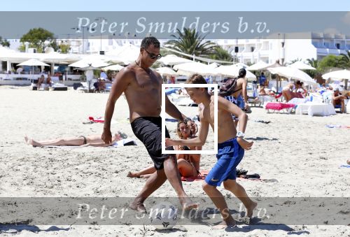 ibiza 17 juli 2012
Ruud Gullit op vakantie met al zijn 6 kinderen Felicity Charmayne Quincy Cheyenne Joelle en Maxim .
Peter Smulders bv