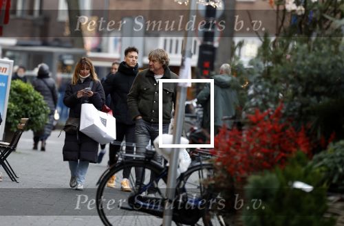 Amsterdam 23 december 2023
Nada v Nie doet samen met haar man kerstinkopen in Amsterdam zuid.