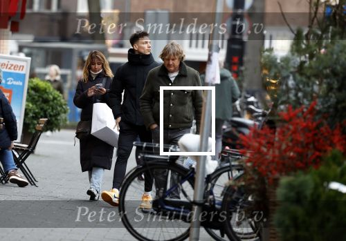 Amsterdam 23 december 2023
Nada v Nie doet samen met haar man kerstinkopen in Amsterdam zuid.