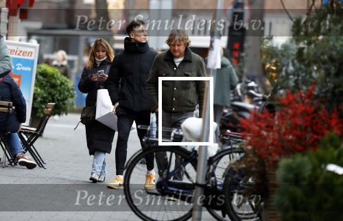 Amsterdam 23 december 2023
Nada v Nie doet samen met haar man kerstinkopen in Amsterdam zuid.