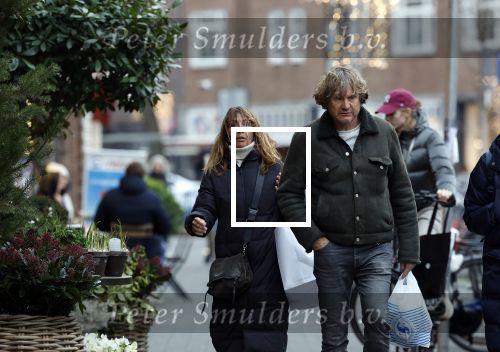 Amsterdam 23 december 2023
Nada v Nie doet samen met haar man kerstinkopen in Amsterdam zuid.