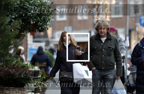 Amsterdam 23 december 2023
Nada v Nie doet samen met haar man kerstinkopen in Amsterdam zuid.