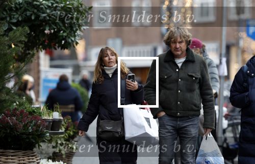 Amsterdam 23 december 2023
Nada v Nie doet samen met haar man kerstinkopen in Amsterdam zuid.