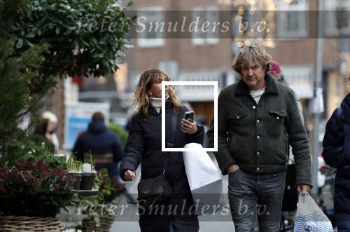 Amsterdam 23 december 2023
Nada v Nie doet samen met haar man kerstinkopen in Amsterdam zuid.