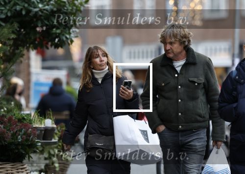 Amsterdam 23 december 2023
Nada v Nie doet samen met haar man kerstinkopen in Amsterdam zuid.