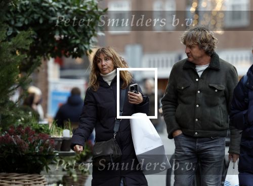 Amsterdam 23 december 2023
Nada v Nie doet samen met haar man kerstinkopen in Amsterdam zuid.